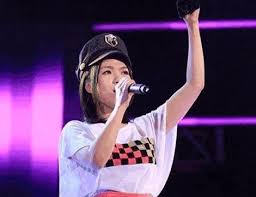 中国好声音中与丁丁同台的两个女孩是谁?丁丁的闺蜜