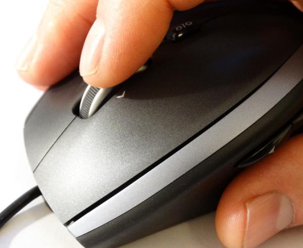 通过鼠标自带DPI调节按钮