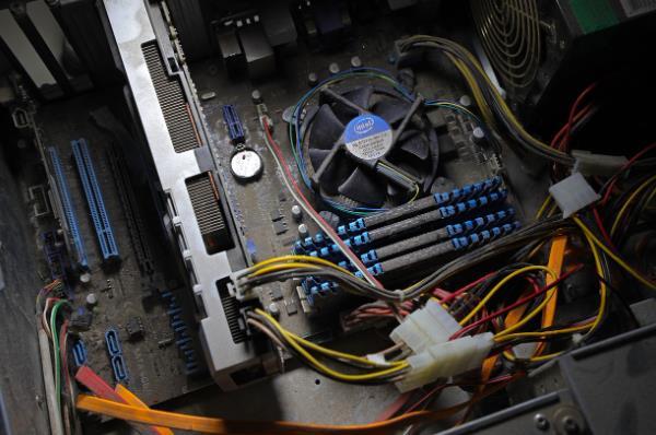 清理插槽中的灰尘 清理插槽中的灰尘