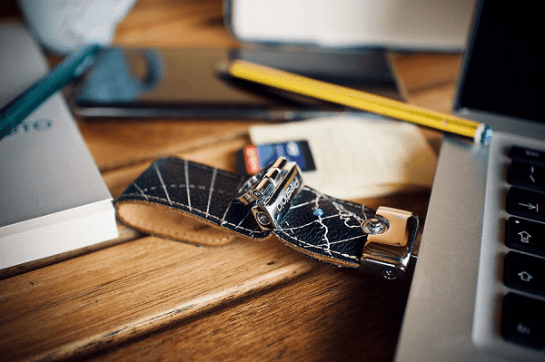 检查U盘物理写保护开关 检查U盘物理写保护开关