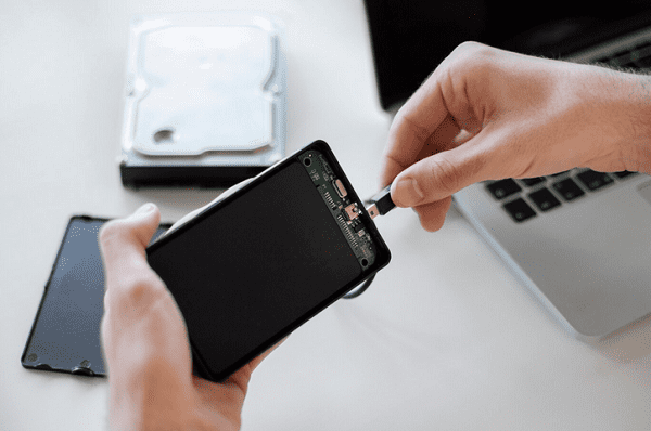 检查硬盘连接线 检查硬盘连接线