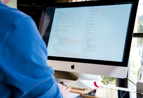 一体机和台式电脑价格与性价比对比