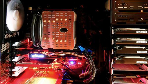 安装硬盘与电源