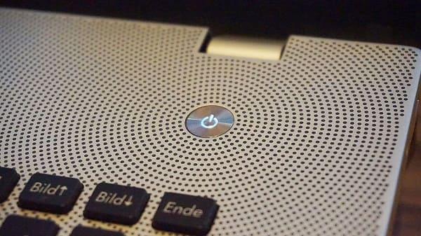 按下电源键进行软关机 按下电源键进行软关机