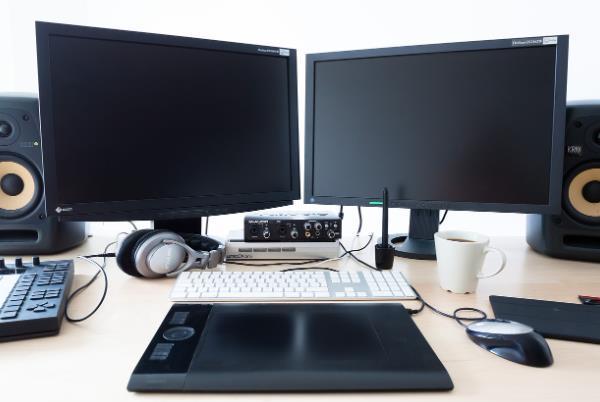 观察屏幕显示异常