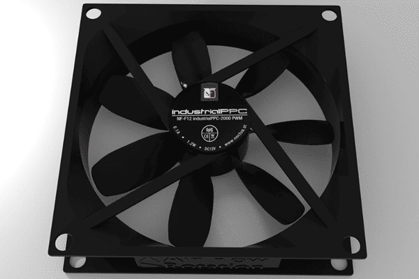 清理风扇和机箱内部灰尘